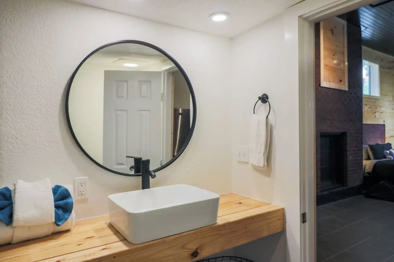Restored Historic Loft - 3 mins to the beach! 15