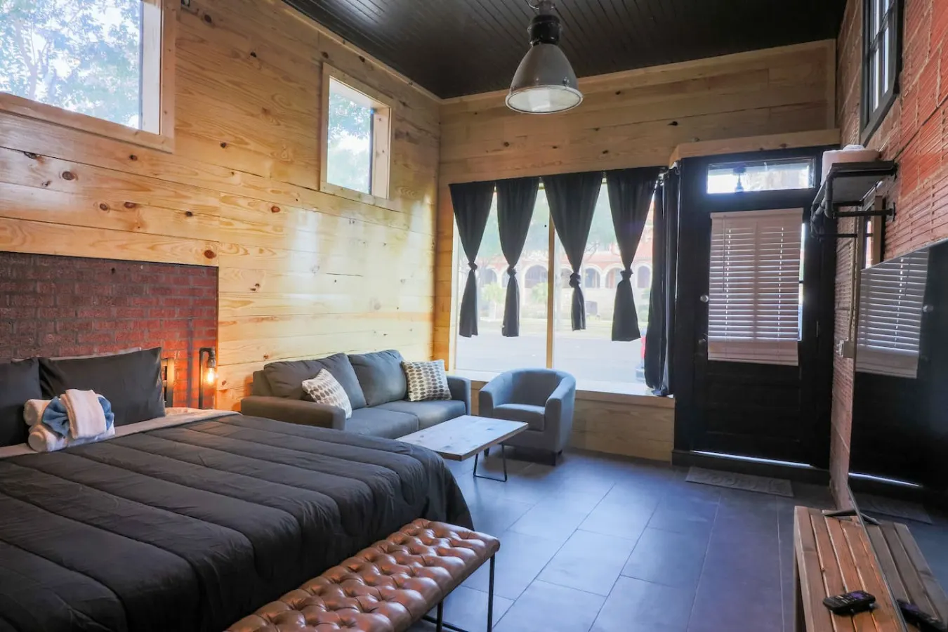 Restored Historic Loft - 3 mins to the beach! 20
