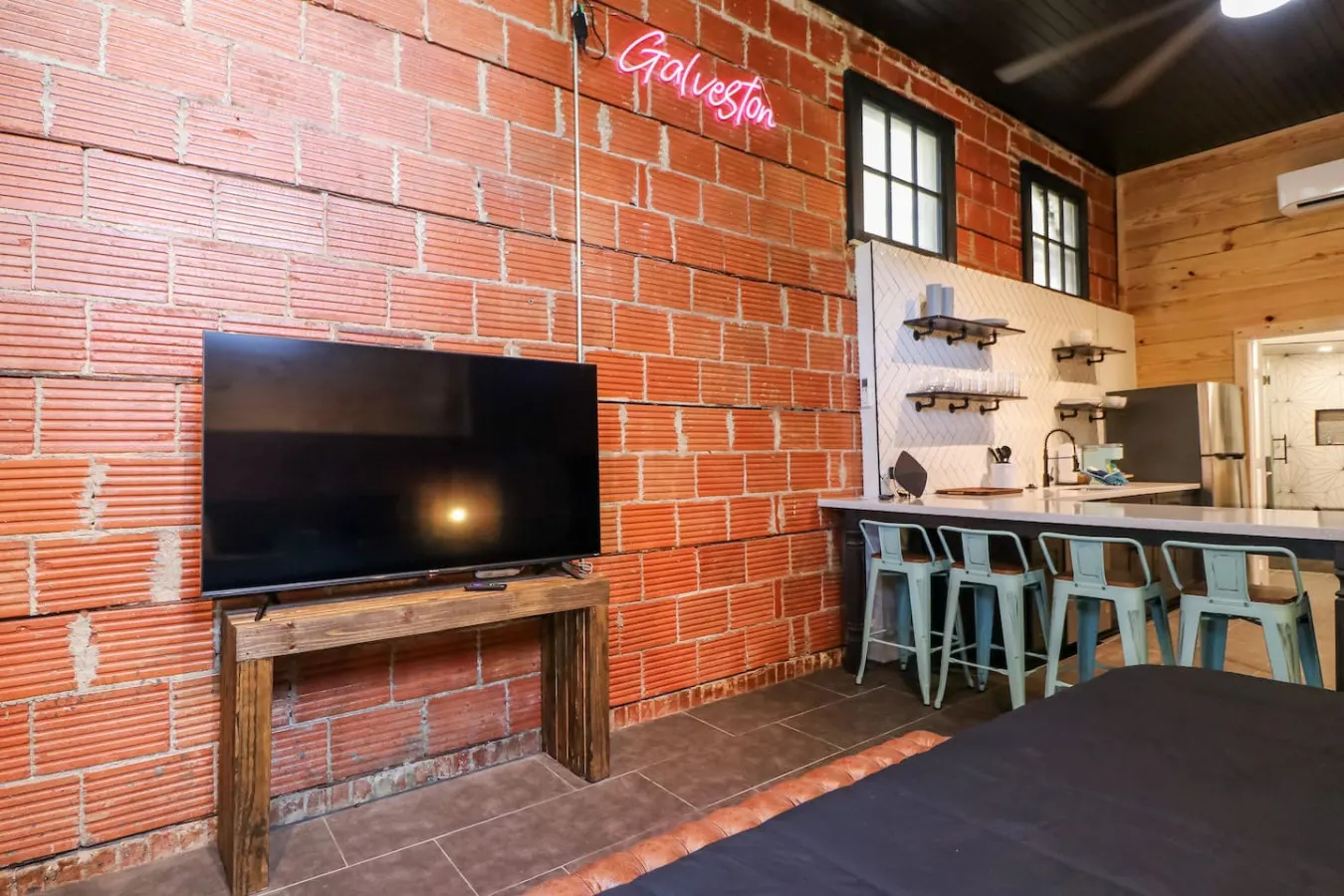Restored Historic Loft - 3 mins to the beach! 3
