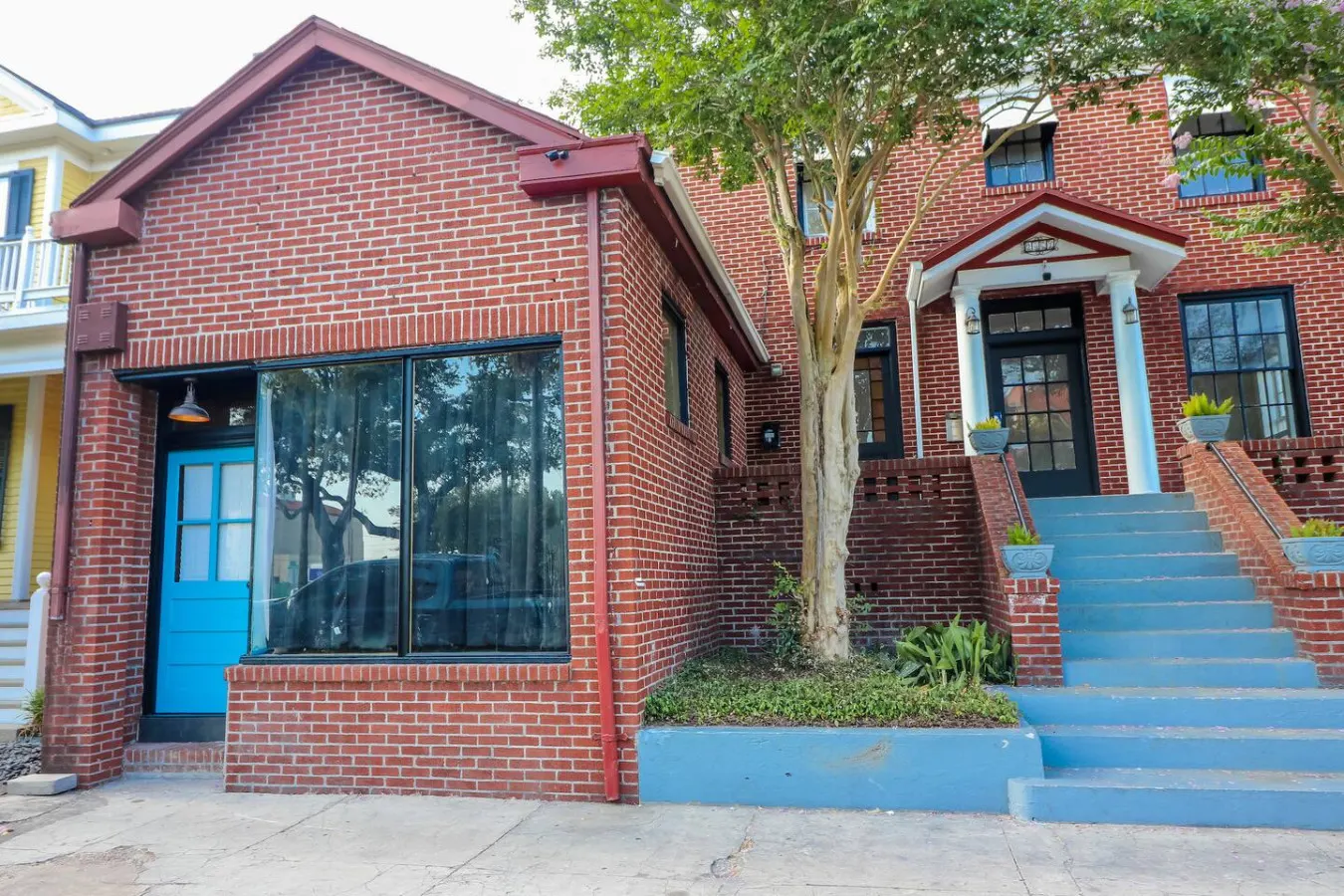 Restored Historic Loft - 3 mins to the beach! 4