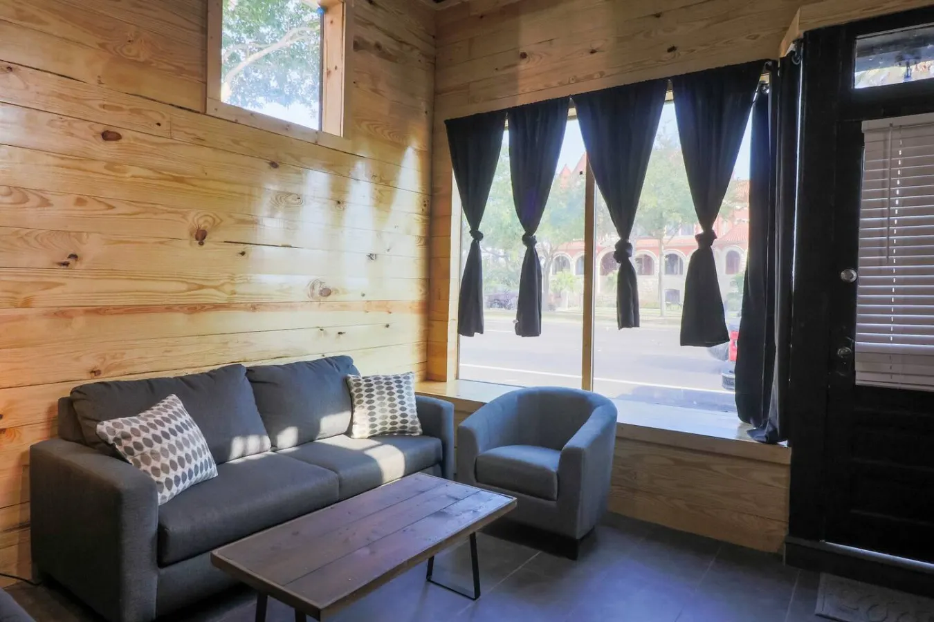 Restored Historic Loft - 3 mins to the beach! 5