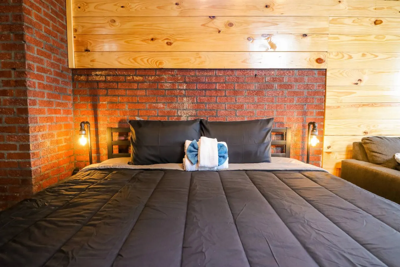 Restored Historic Loft - 3 mins to the beach! 6
