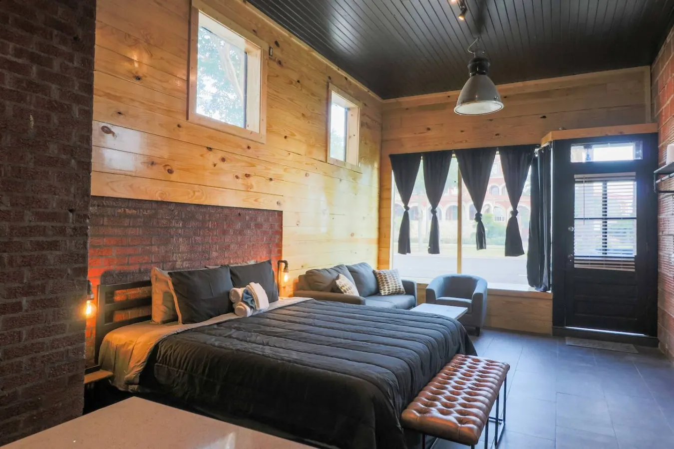 Restored Historic Loft - 3 mins to the beach! 7