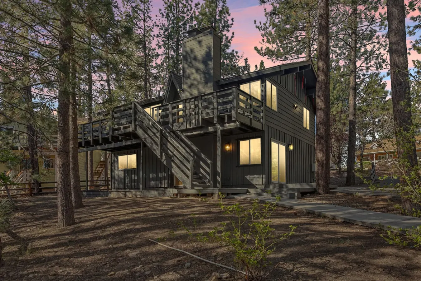 Cowboy Cabin w Lake View, EV Charger, Near Village