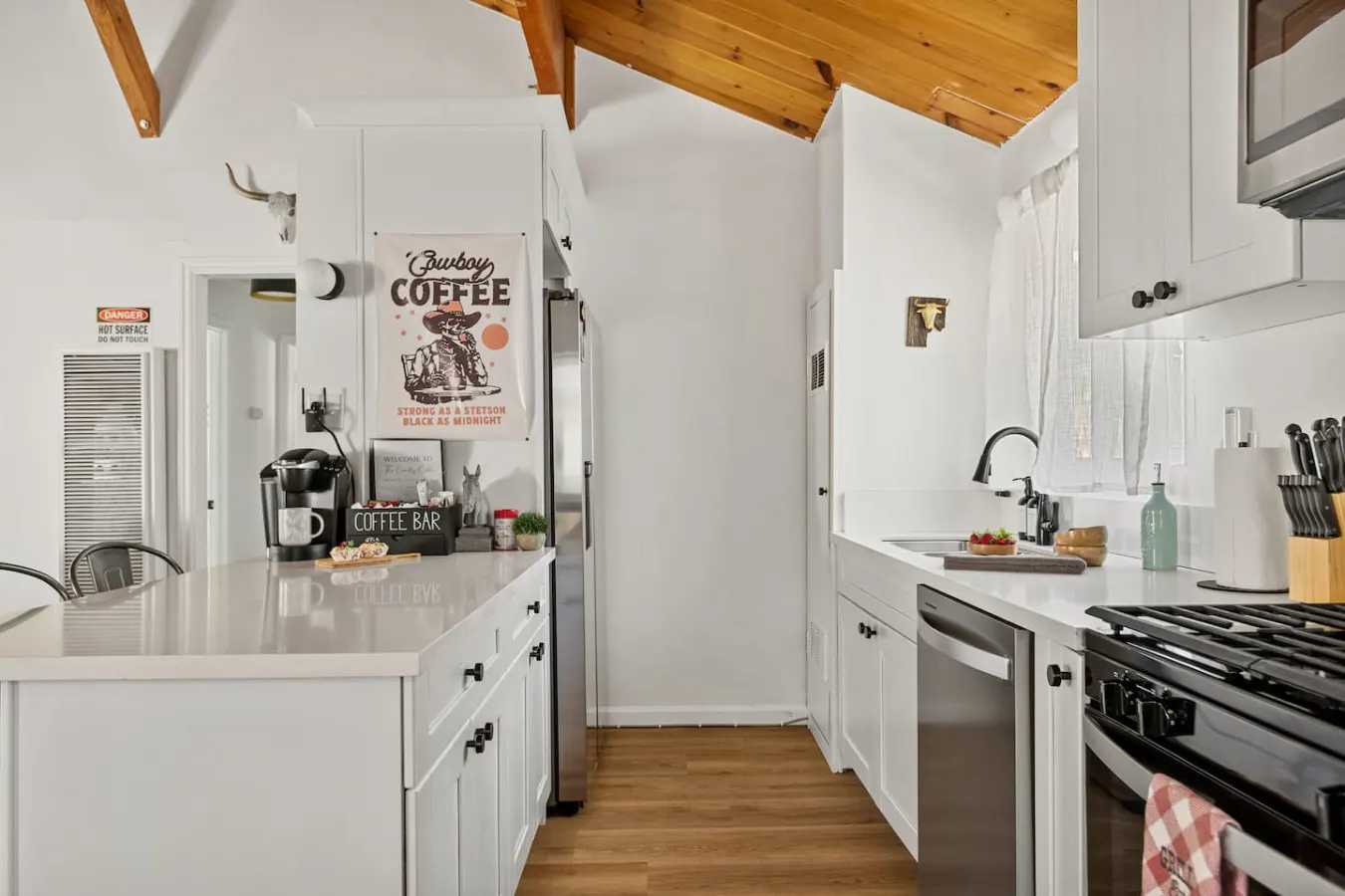 Cowboy Cabin w Lake View, EV Charger, Near Village 8