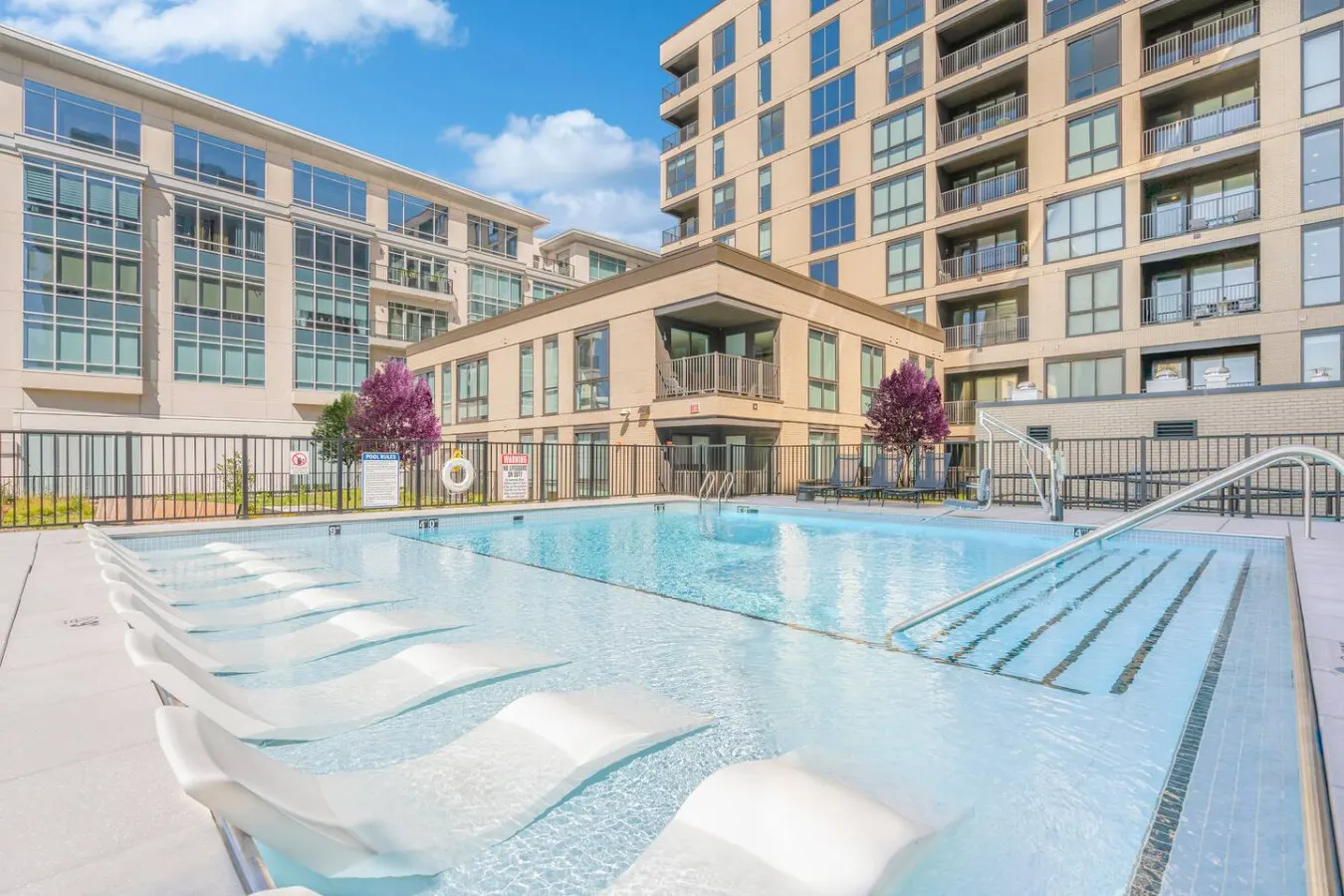 Chic Studio w/ Fee Parking+Pool+Gym+Free Espresso 2