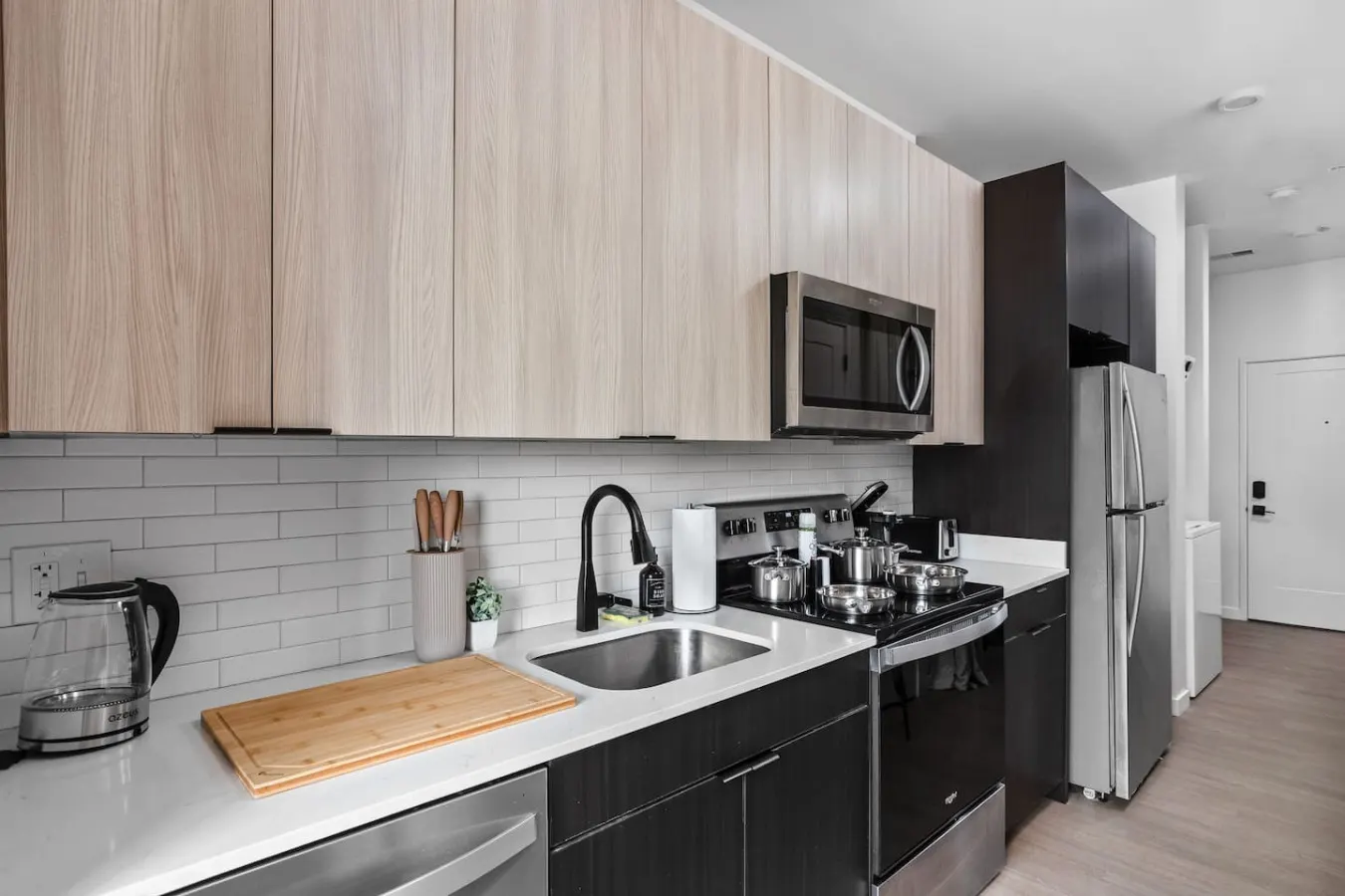 Chic Studio w/ Fee Parking+Pool+Gym+Free Espresso 4
