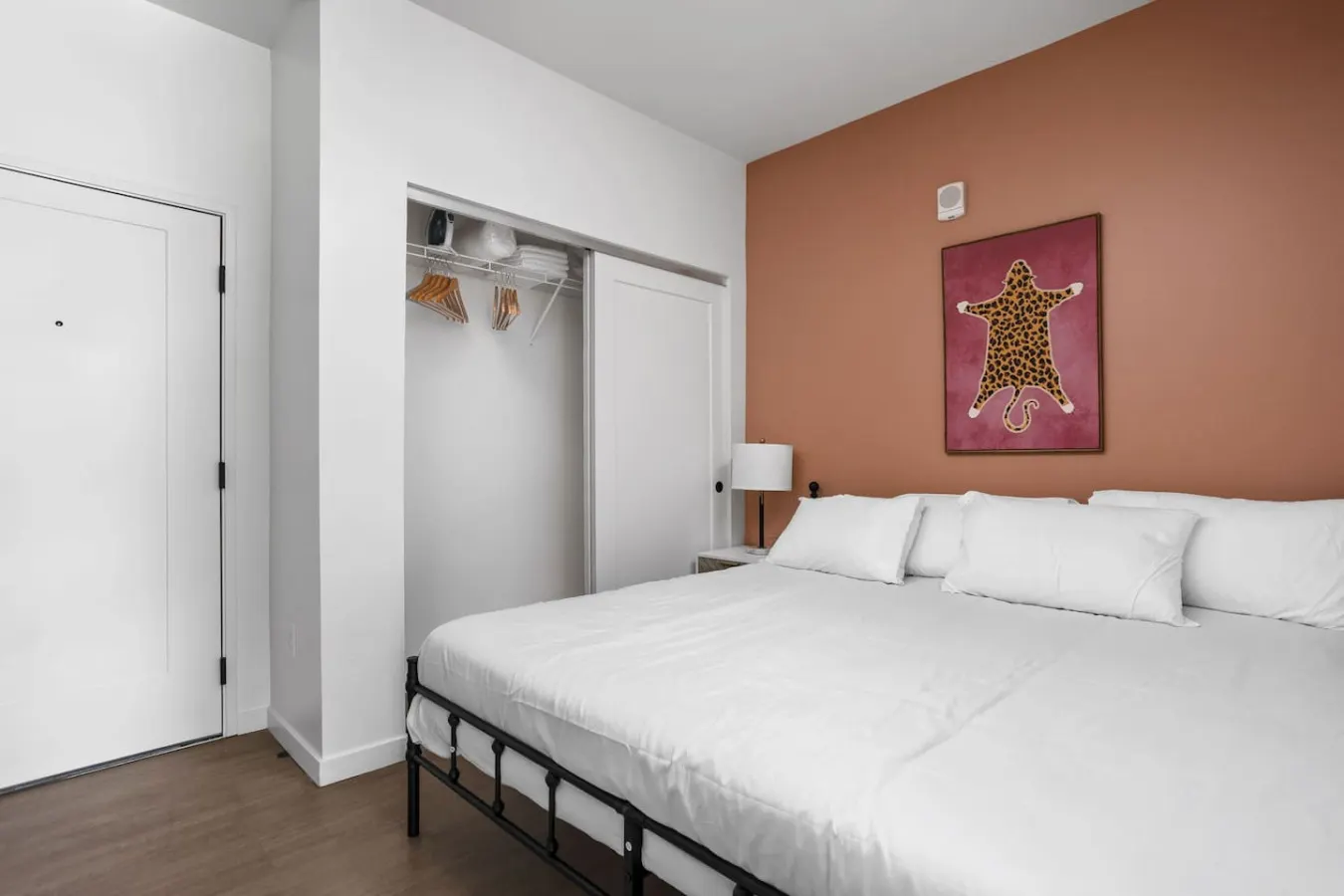 Chic Studio w/ Fee Parking+Pool+Gym+Free Espresso 6