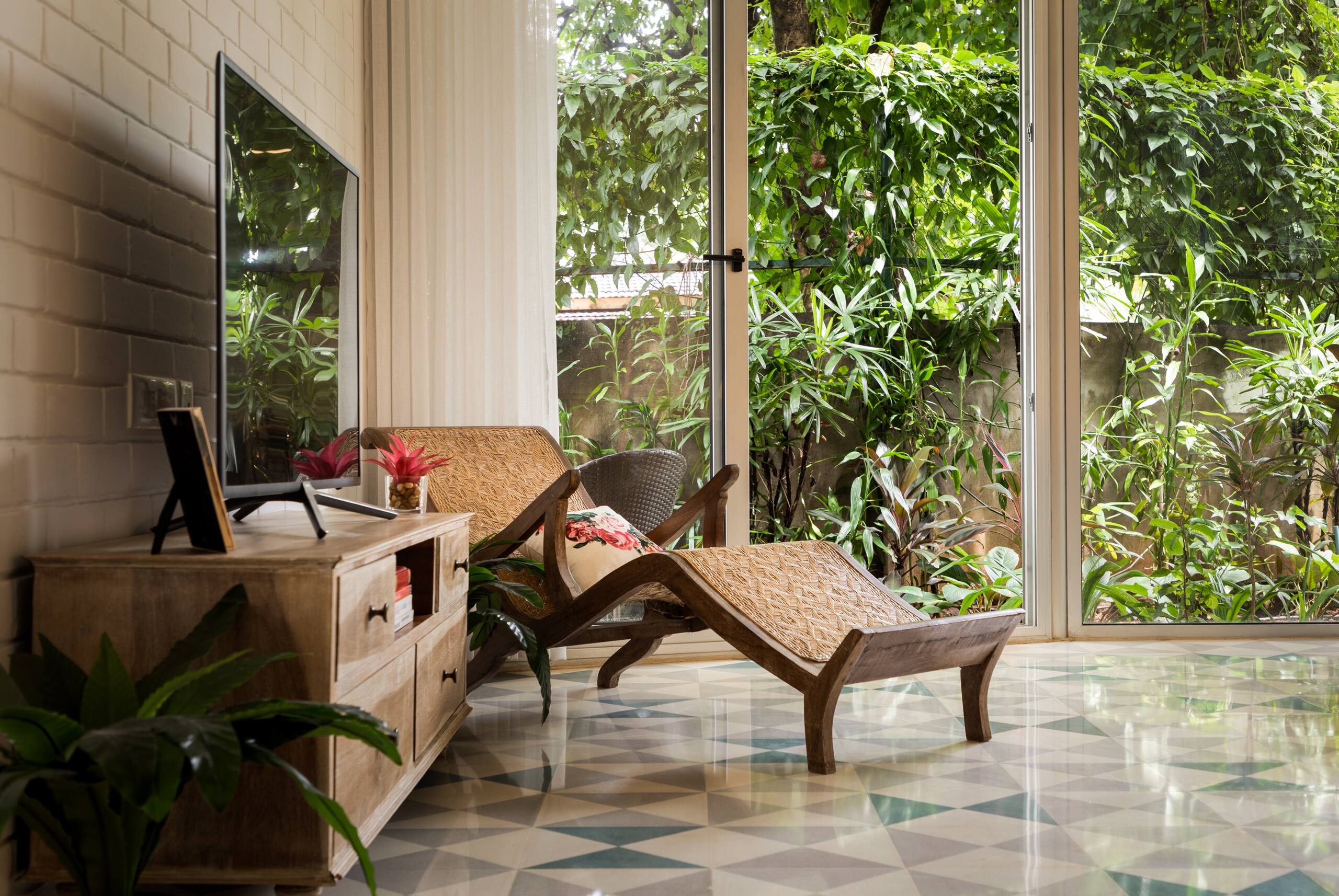 ElSereno Cozy 2BHK Apt Pool 10m to Vagator Beach 12