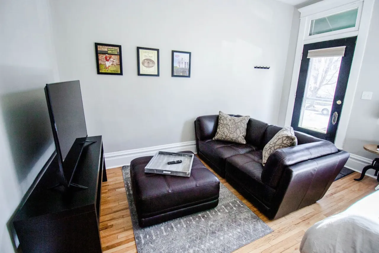 Village Retreat - Free Parking Available!