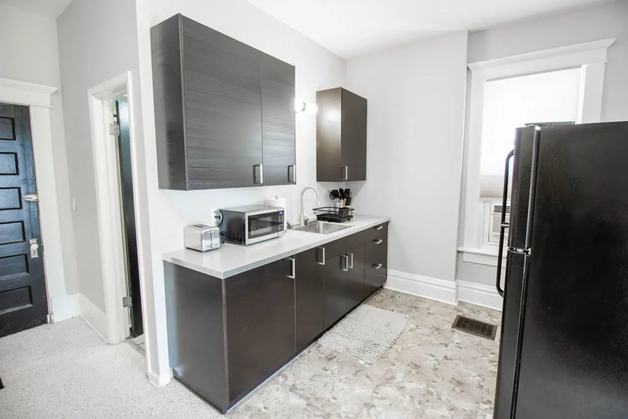 Village Retreat - Free Parking Available! 3