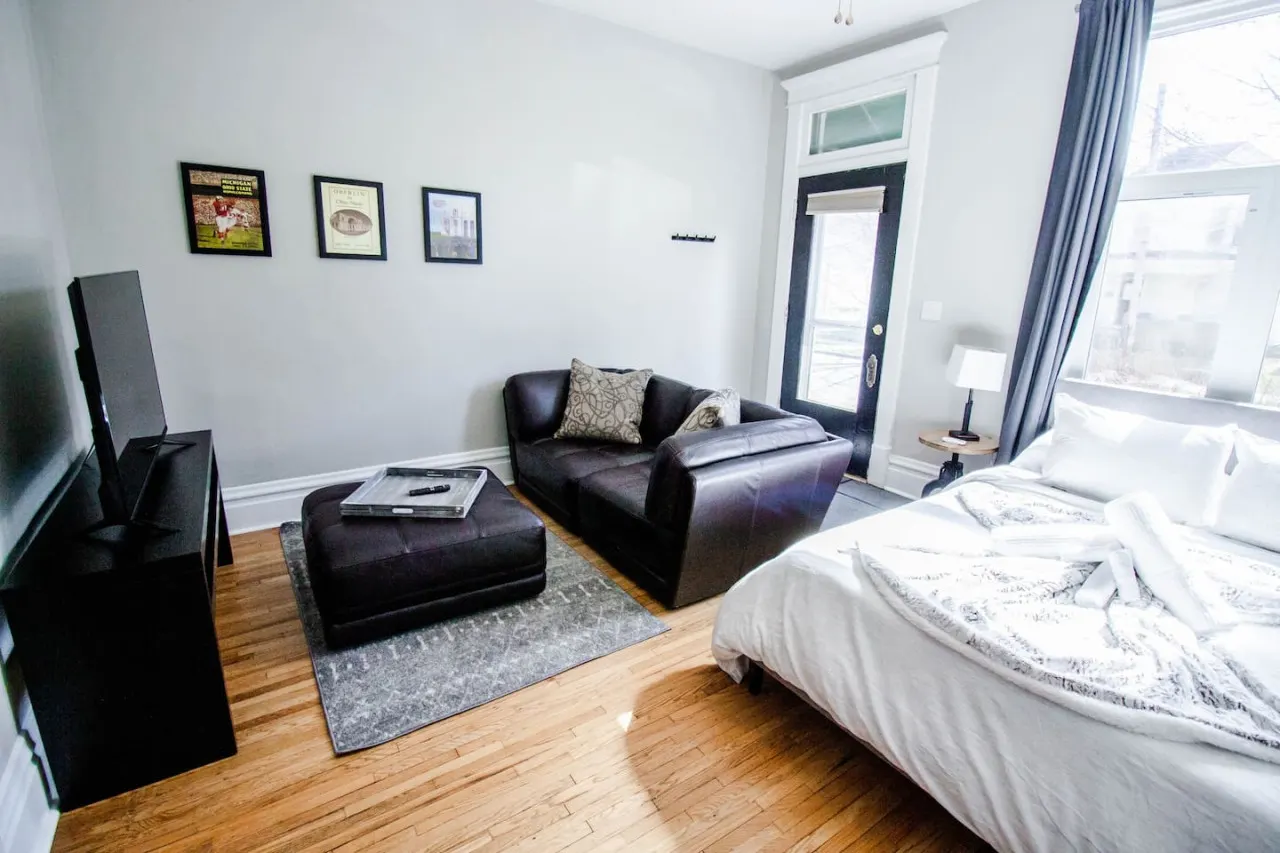 Village Retreat - Free Parking Available! 6