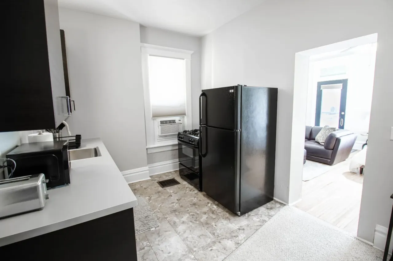 Village Retreat - Free Parking Available! 8