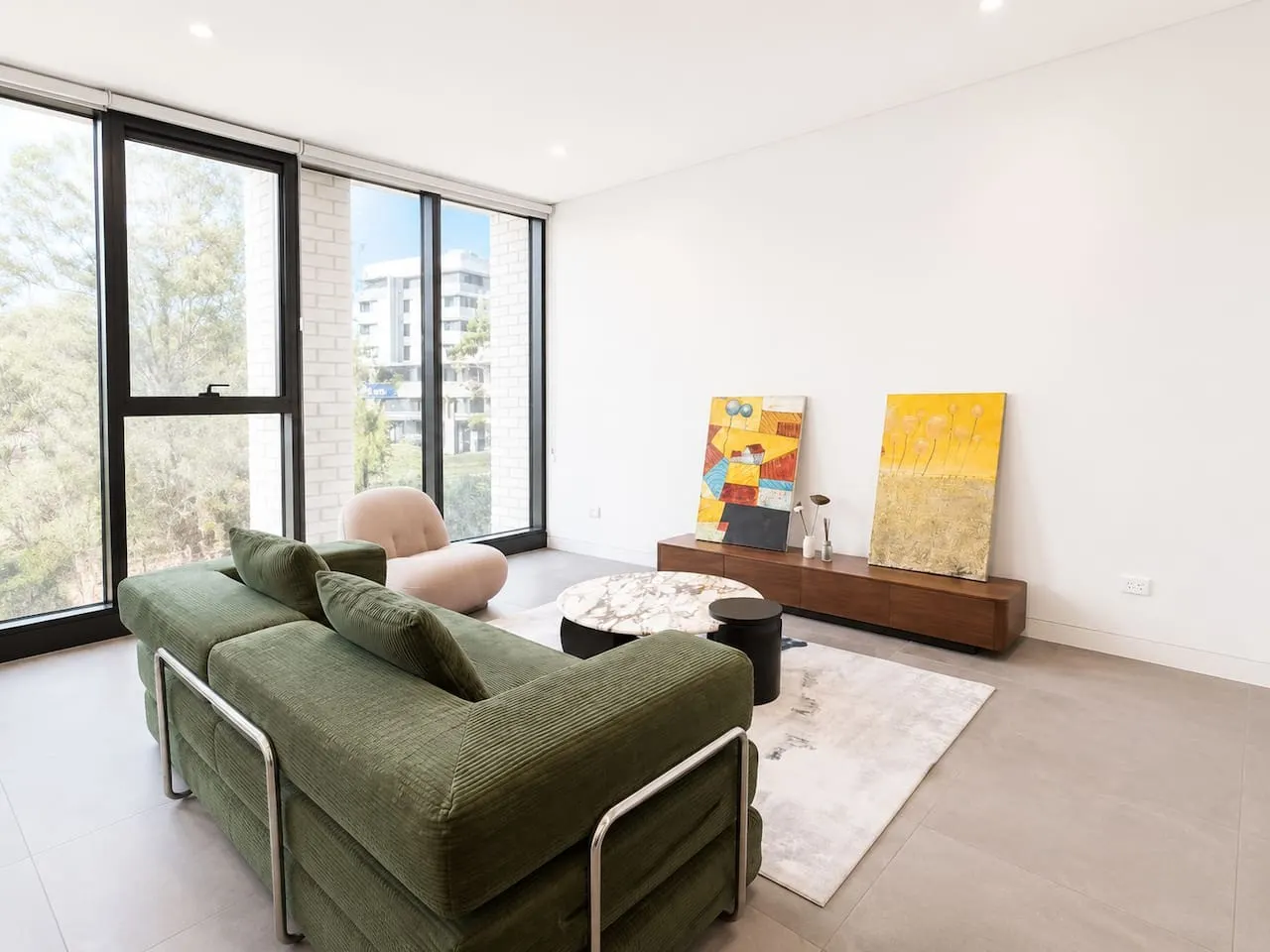 Modern & Spacious 2B Apartment in Lidcombe
