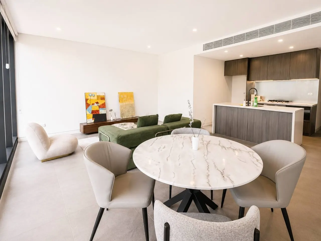 Modern & Spacious 2B Apartment in Lidcombe — photo 2