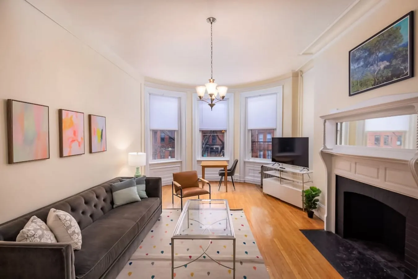 Beautiful Newbury St. 1Br 1
