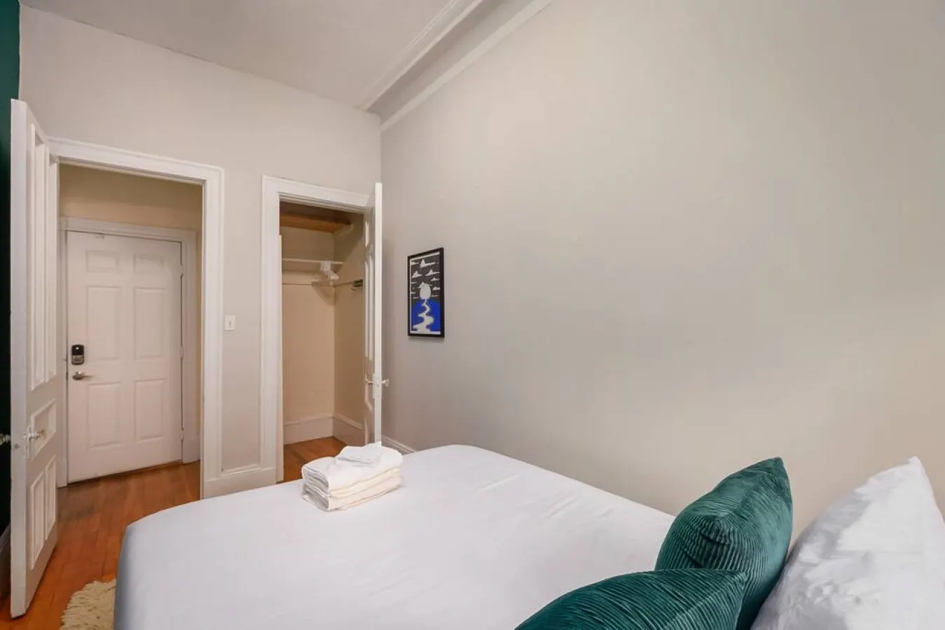 Beautiful Newbury St. 1Br 9
