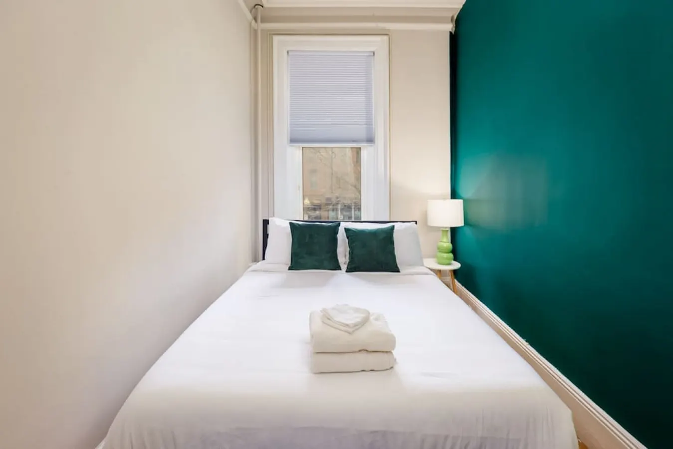 Beautiful Newbury St. 1Br 3