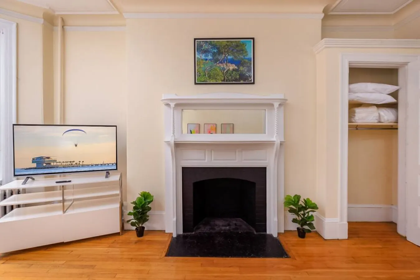 Beautiful Newbury St. 1Br 7