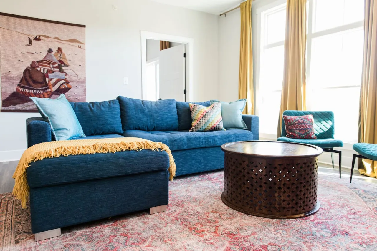 Beautiful King Bed Master 2-Bed 2-Bath Condo