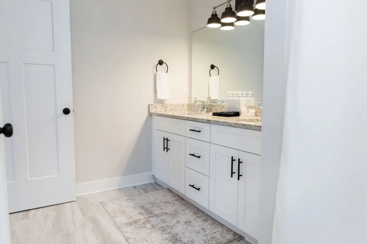 Beautiful King Bed Master 2-Bed 2-Bath Condo 11