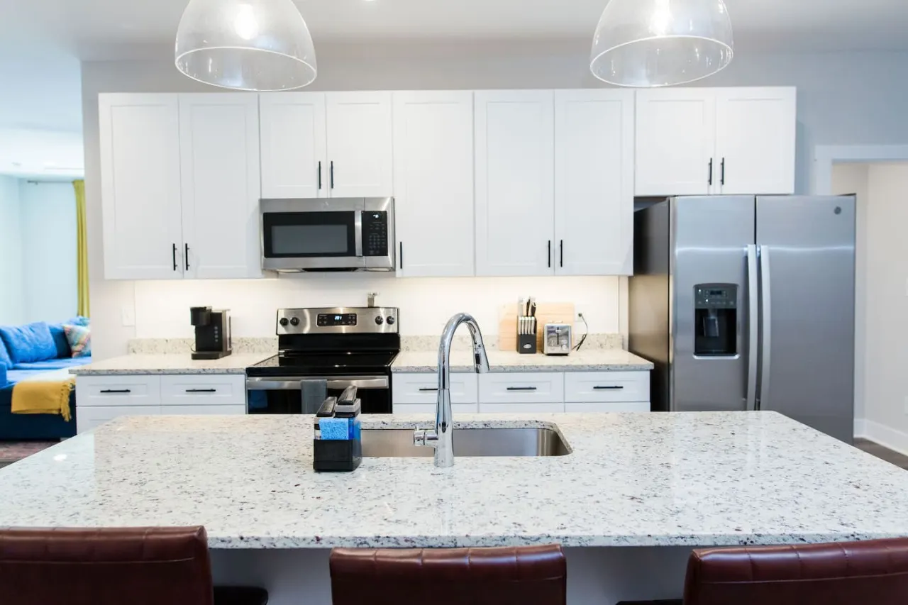 Beautiful King Bed Master 2-Bed 2-Bath Condo 17