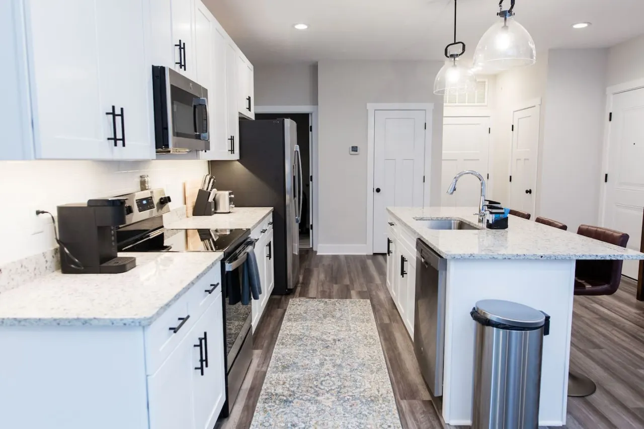 Beautiful King Bed Master 2-Bed 2-Bath Condo 8