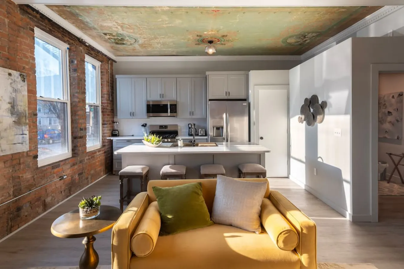 Parlor: Explore OTR/Downtown from a Renovated Condo 10