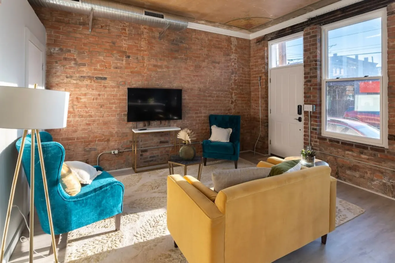 Parlor: Explore OTR/Downtown from a Renovated Condo 16
