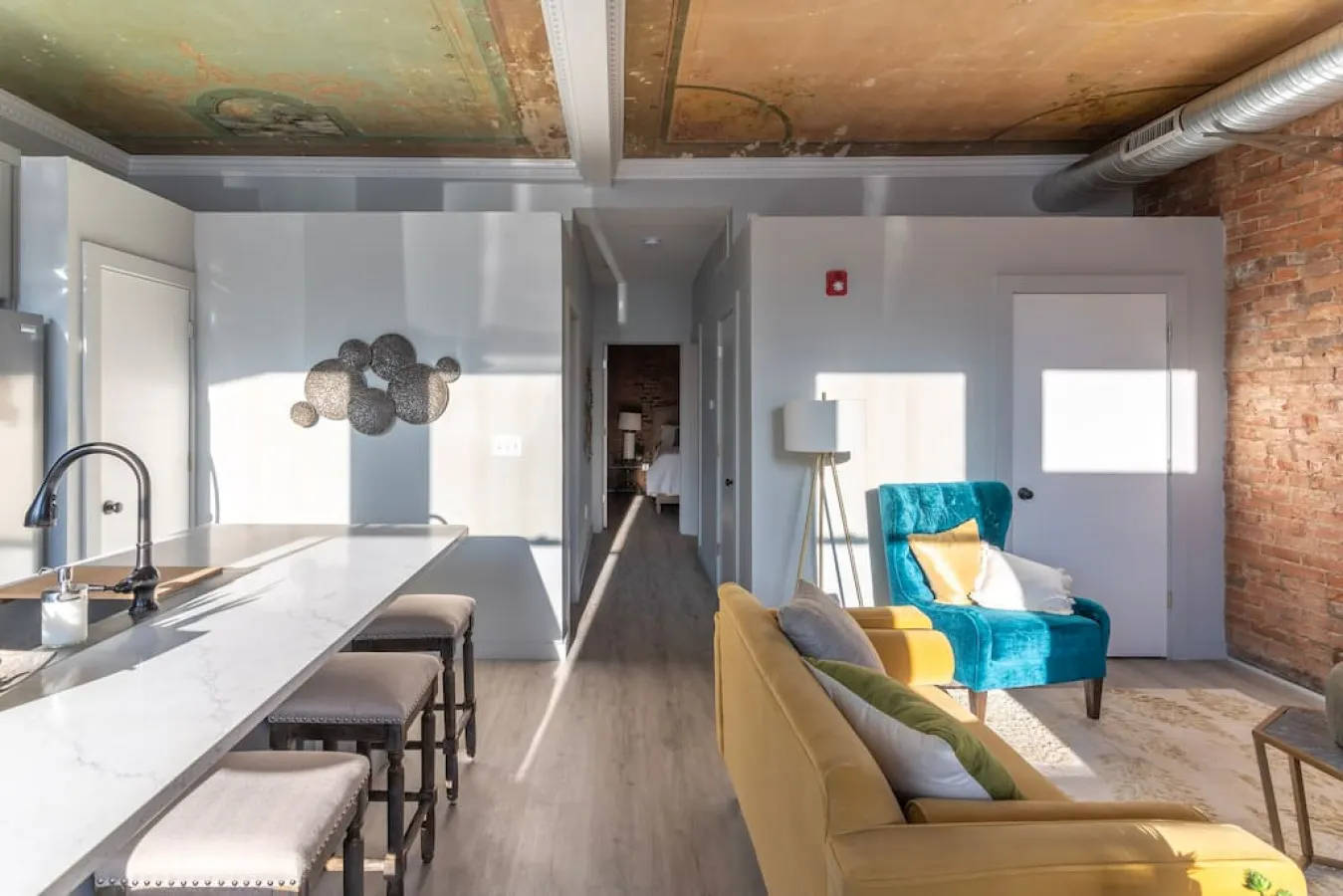 Parlor: Explore OTR/Downtown from a Renovated Condo 18