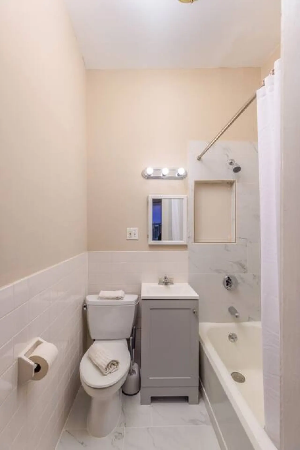 Centrally Located Back Bay 1Br! 5