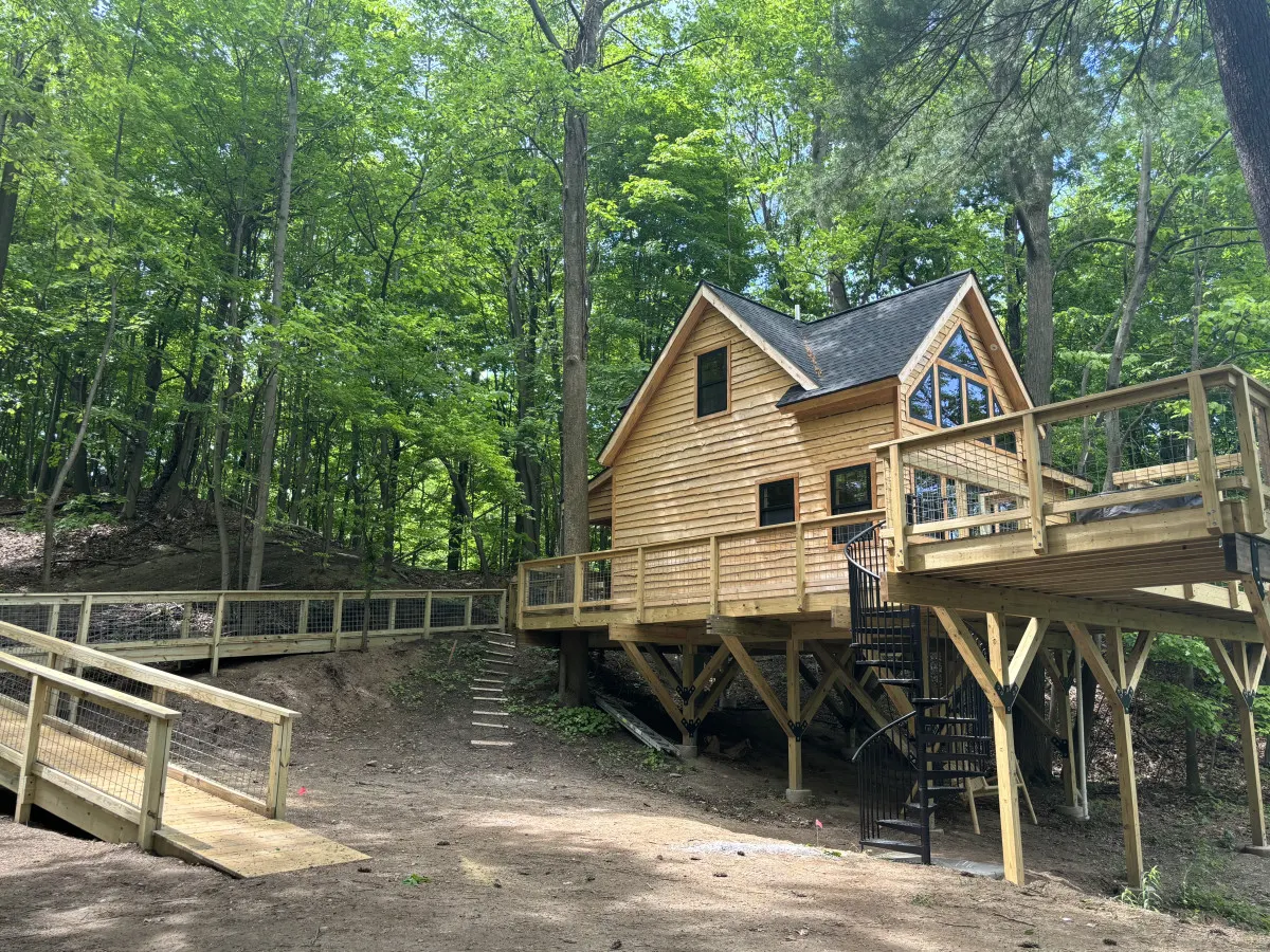 Lakefront Treehouse - Hawk Hideaway — photo 2