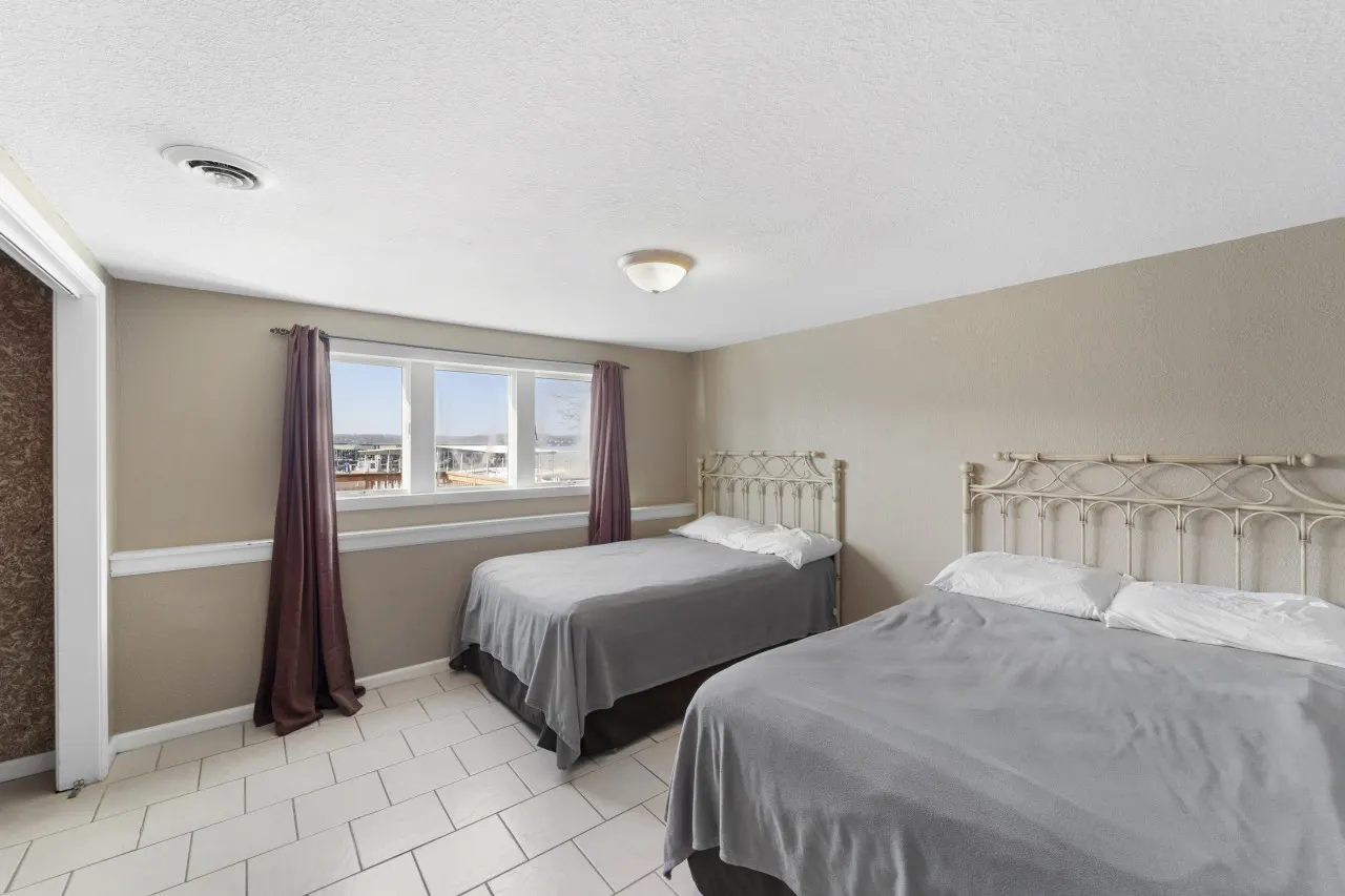Palace Sleep 20- Bachelor/Bachelorette Parties Welcome! 14