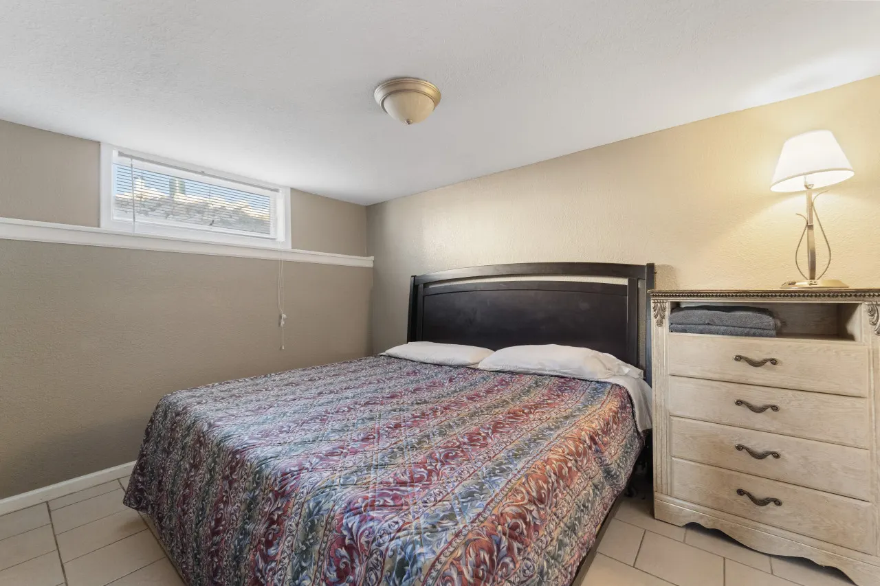 Palace Sleep 20- Bachelor/Bachelorette Parties Welcome! 15
