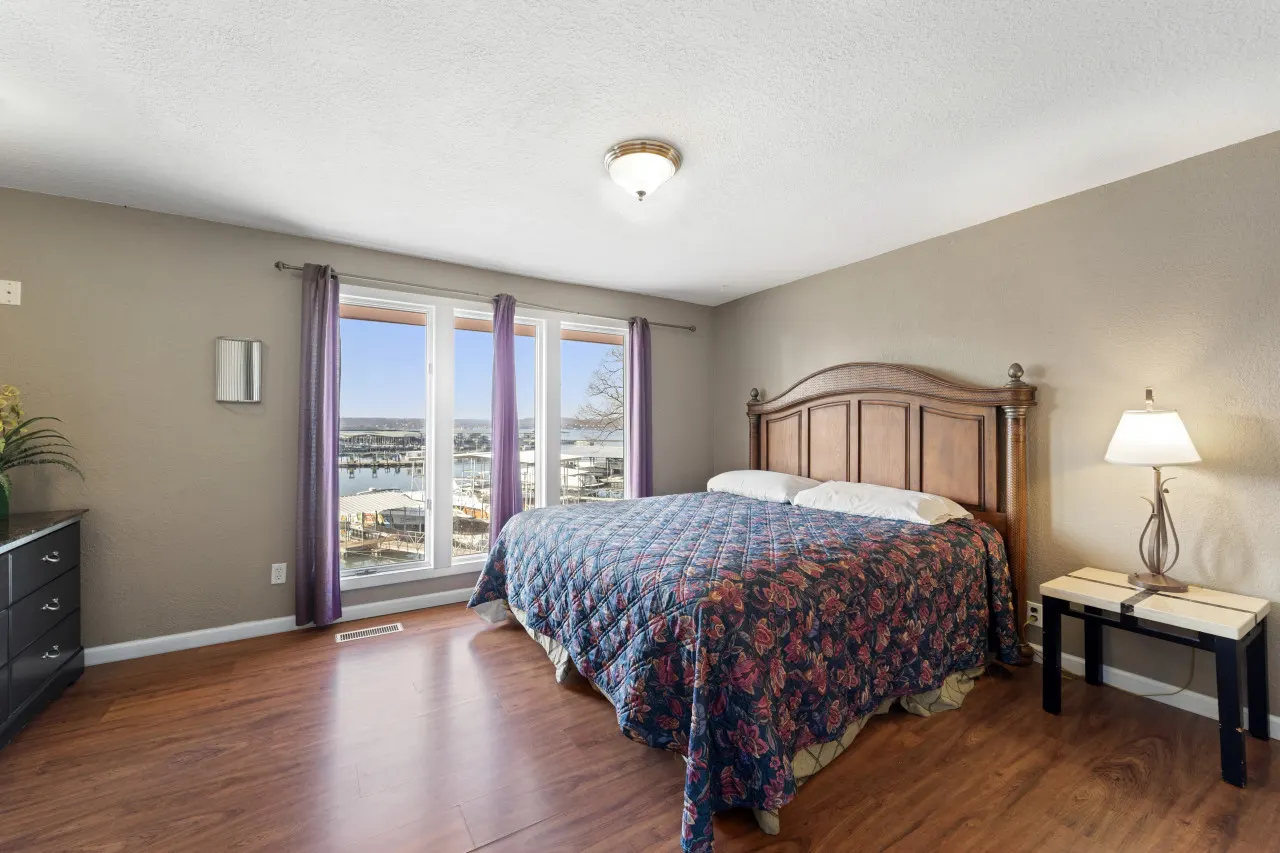 Palace Sleep 20- Bachelor/Bachelorette Parties Welcome! 8