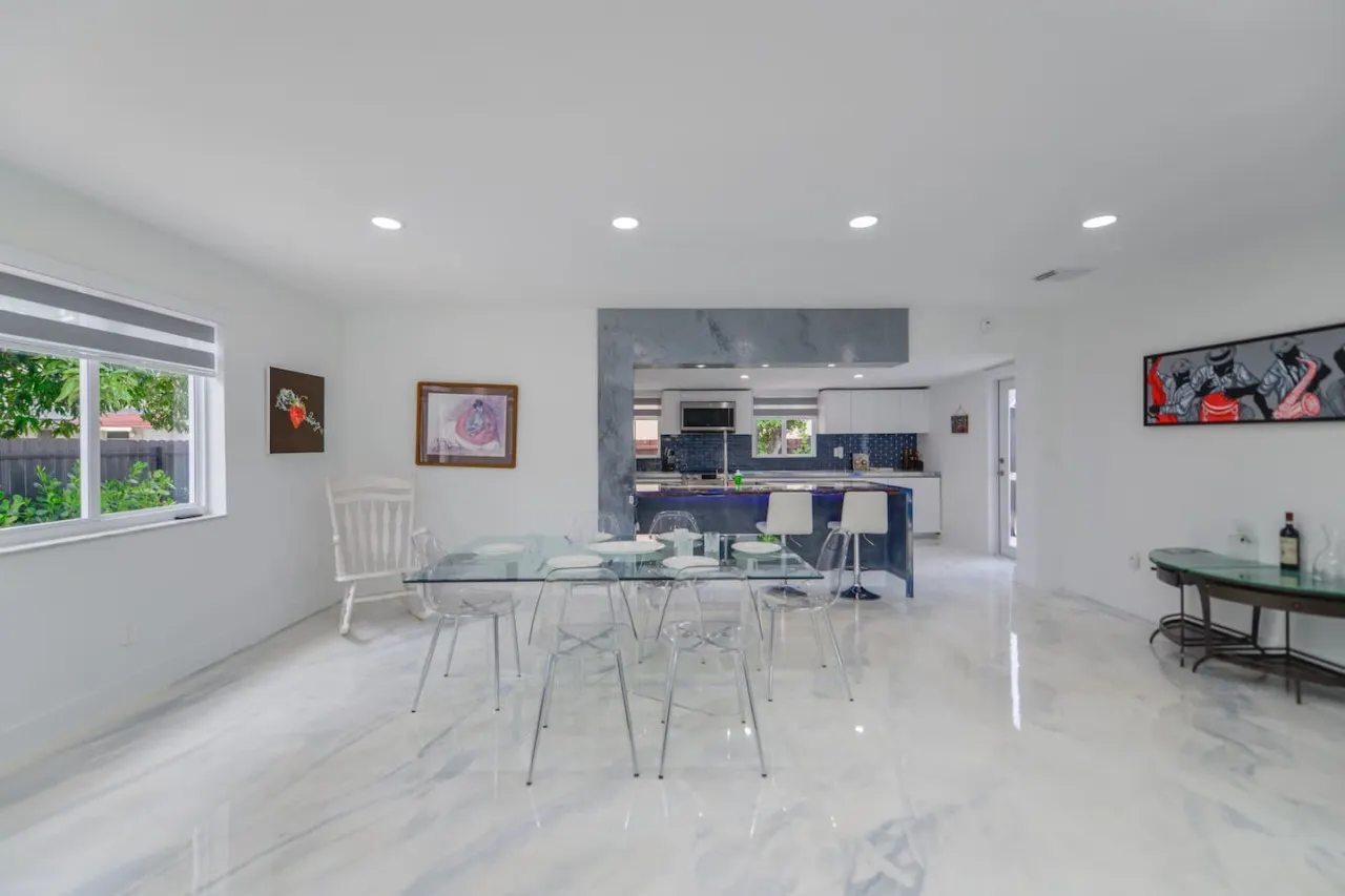Modern 3 BD. Home in Coral Way! 2