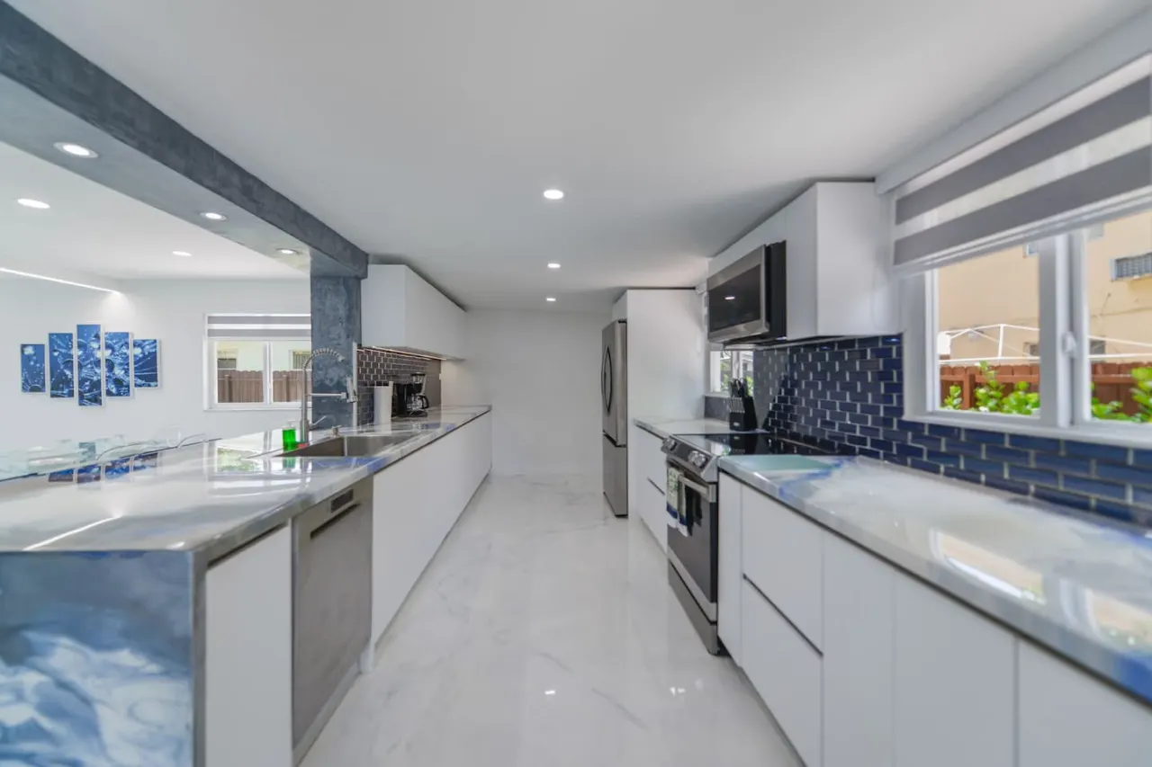 Modern 3 BD. Home in Coral Way! 9