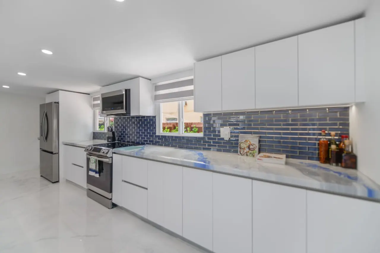 Modern 3 BD. Home in Coral Way! 10