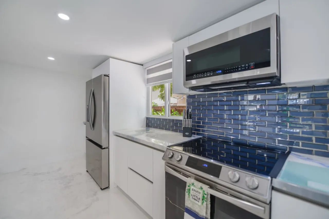 Modern 3 BD. Home in Coral Way! 11