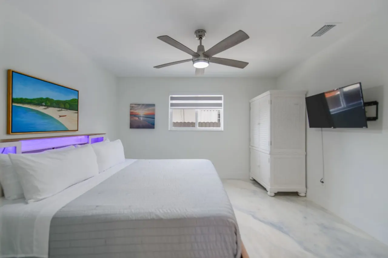 Modern 3 BD. Home in Coral Way! 14
