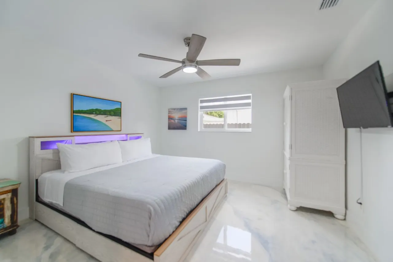 Modern 3 BD. Home in Coral Way! 15