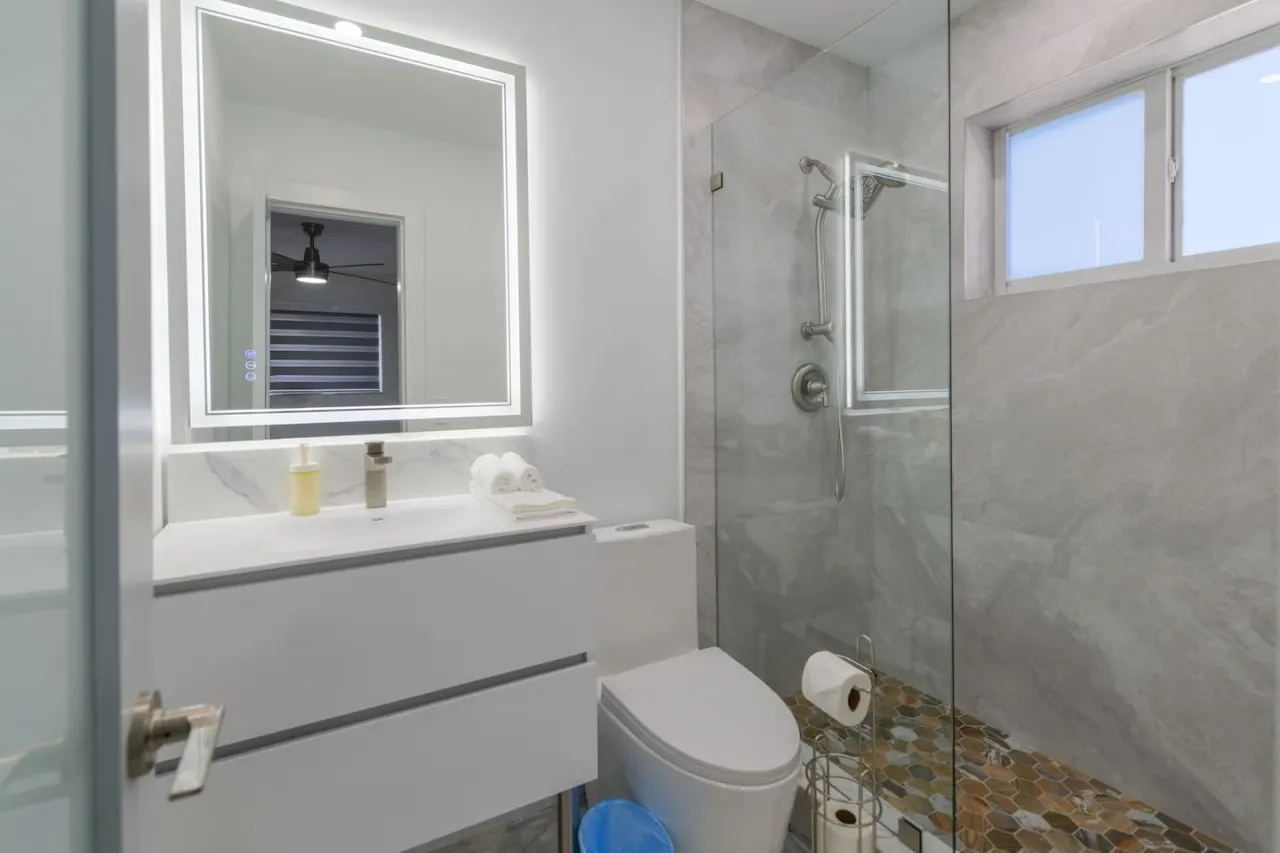 Modern 3 BD. Home in Coral Way! 17