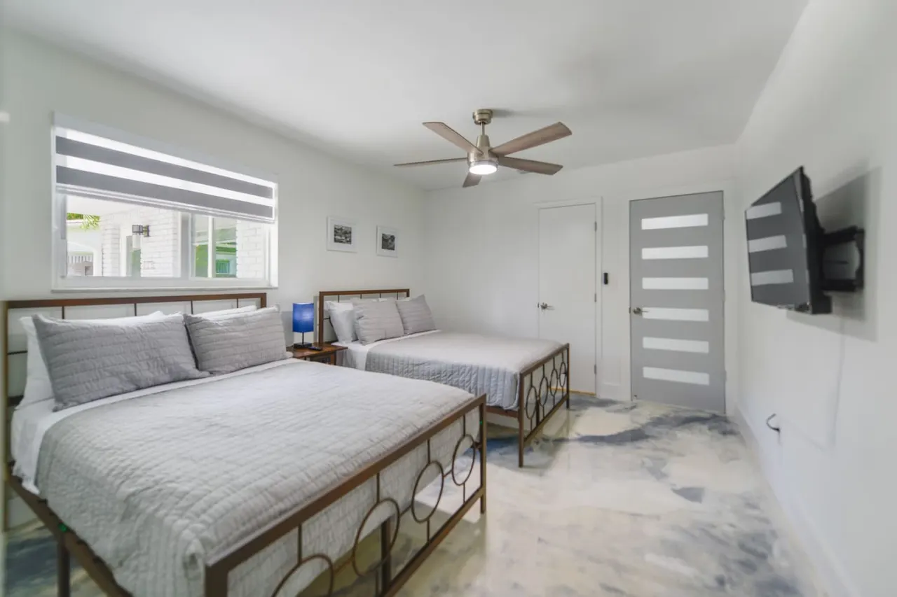 Modern 3 BD. Home in Coral Way! 20