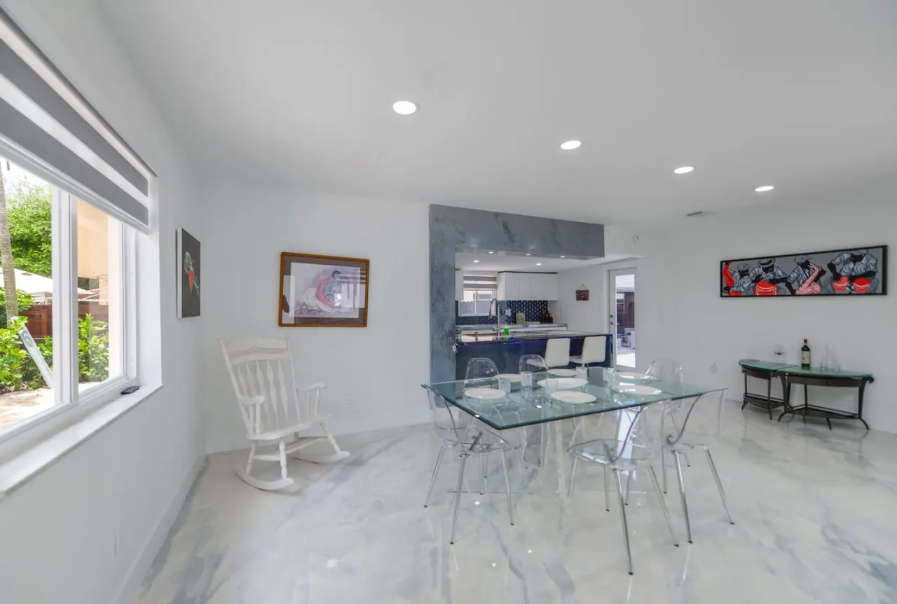 Modern 3 BD. Home in Coral Way! 3