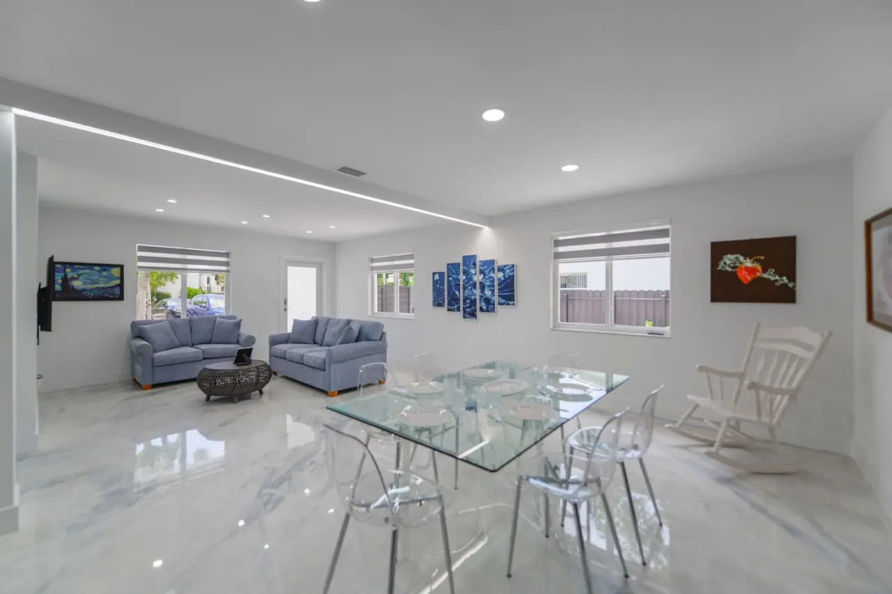 Modern 3 BD. Home in Coral Way! 4