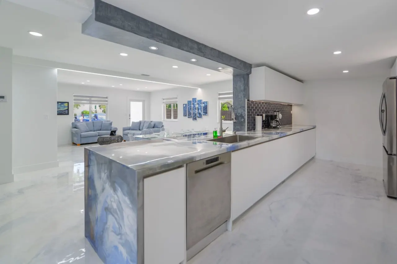 Modern 3 BD. Home in Coral Way! 8