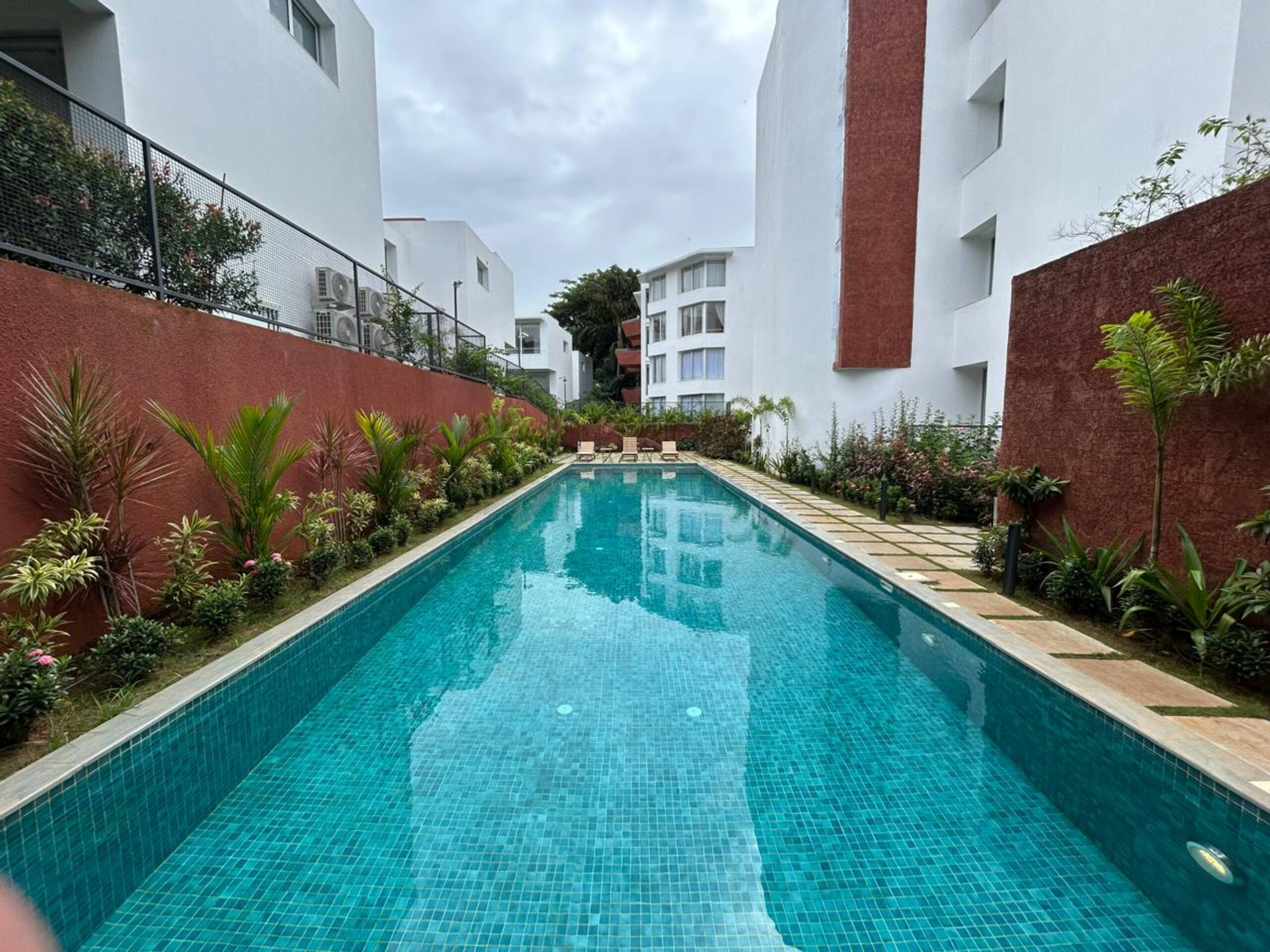 El Volar Bright & Contemporary 2BHK Apartment 23