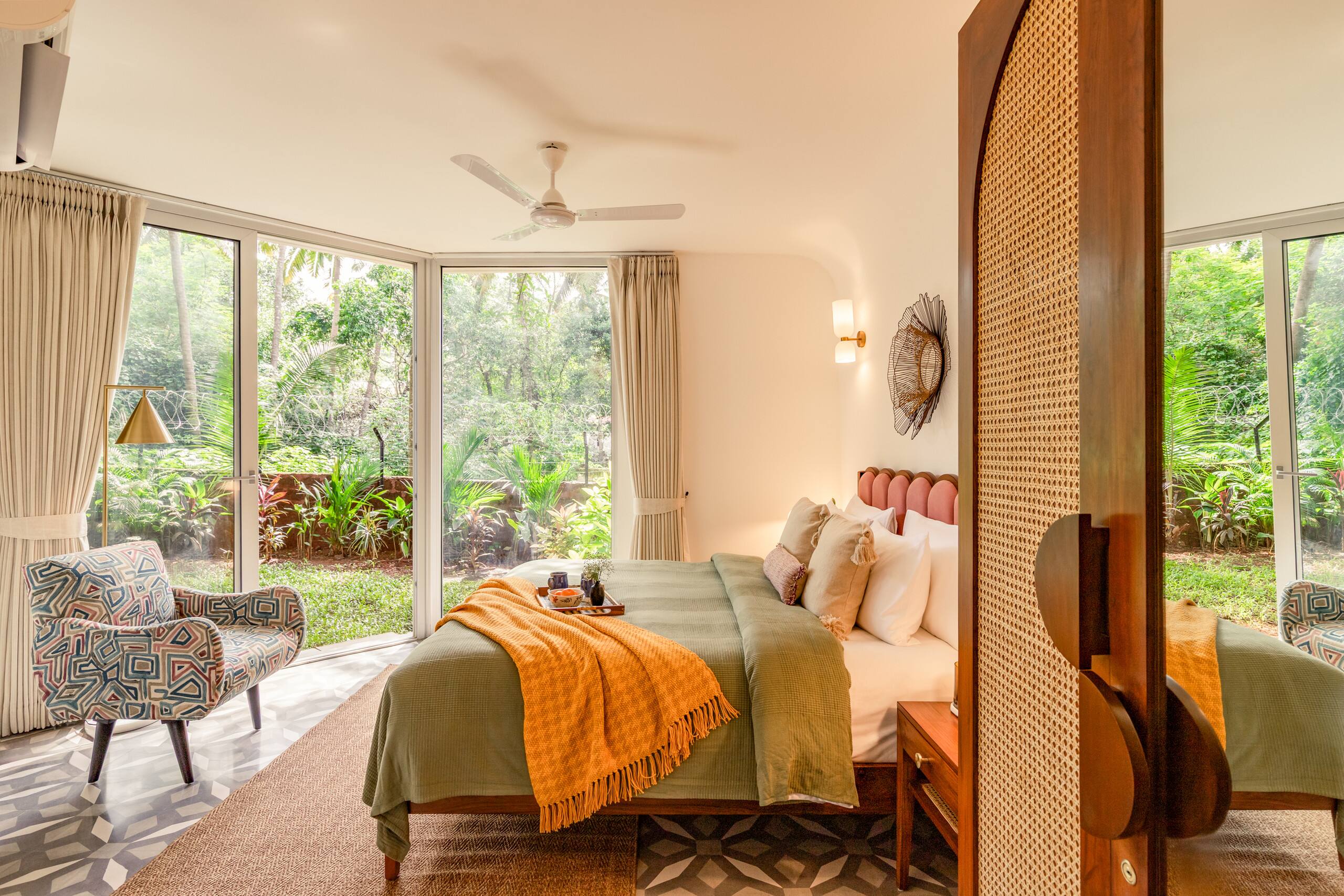 El Volar Bright & Contemporary 2BHK Apartment 11