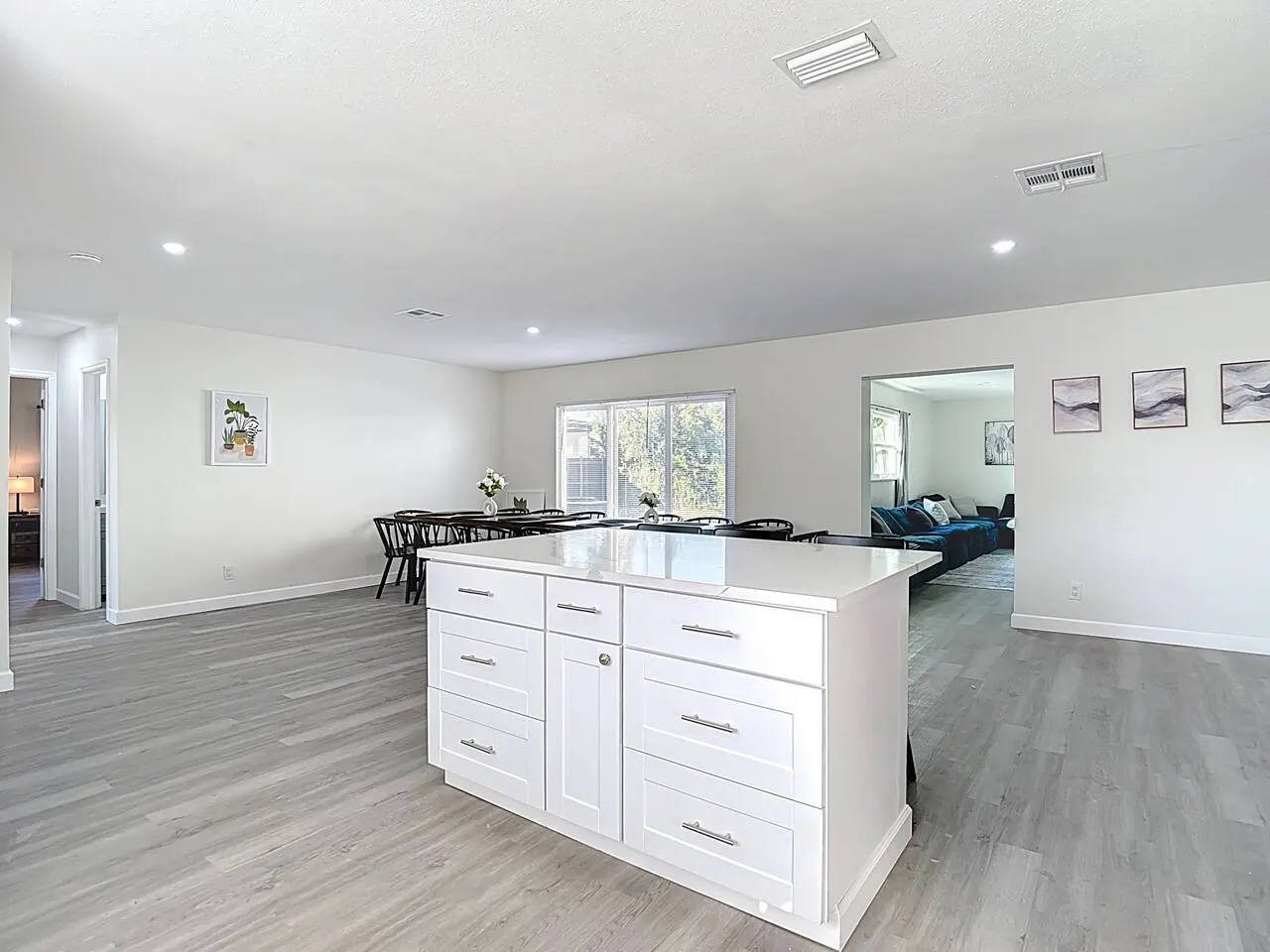 Spacious Tampa Stay • Large Yard • 15 Guests — photo 5