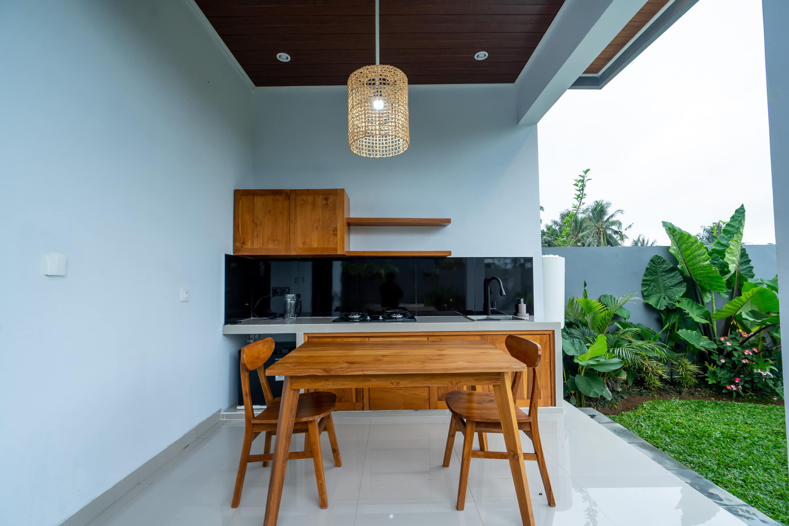 A Serene Tropical Oasis with Modern Comforts — photo 5